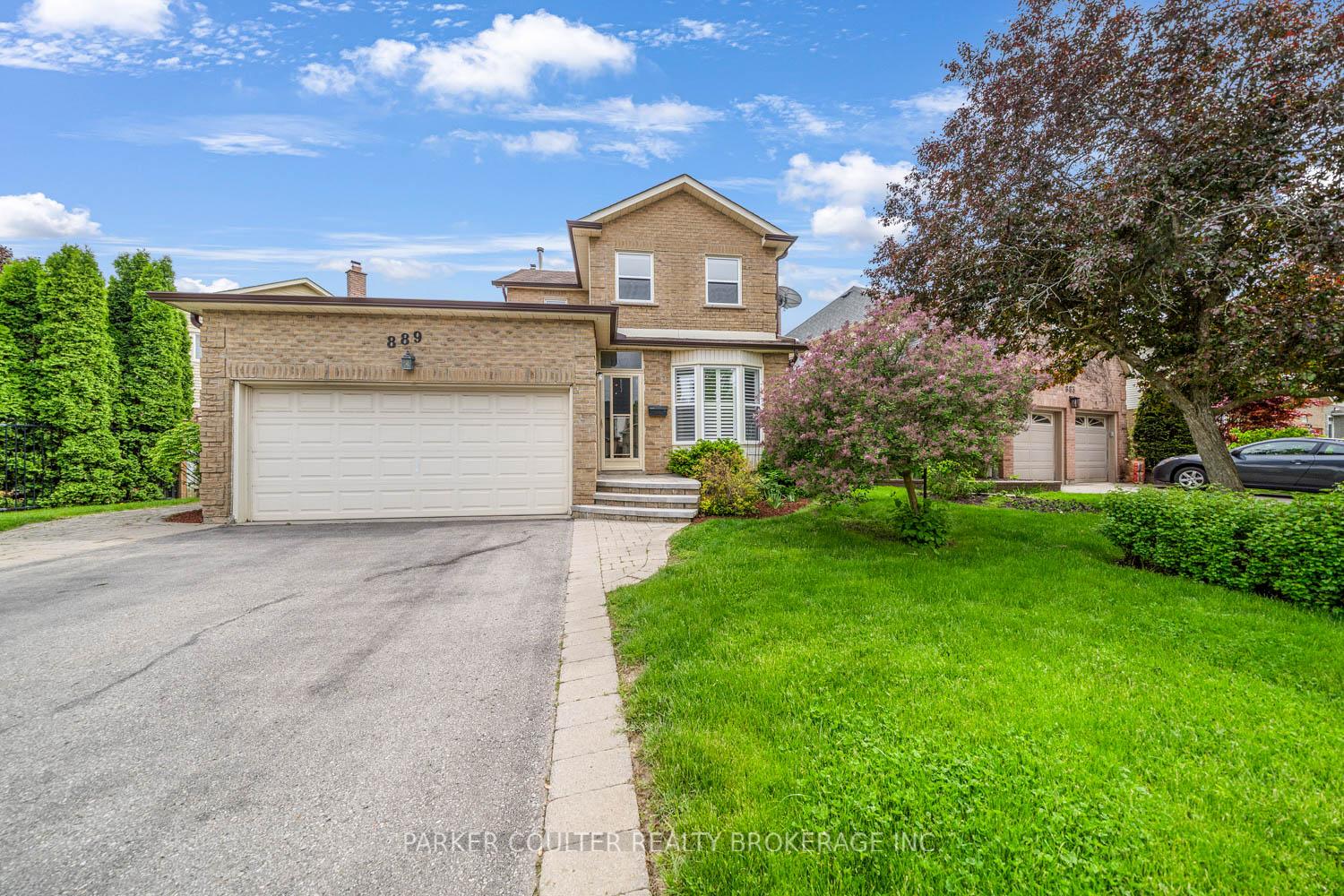 Photo 3 of 889 White Ash Drive, Whitby, Williamsburg — HOMEH
