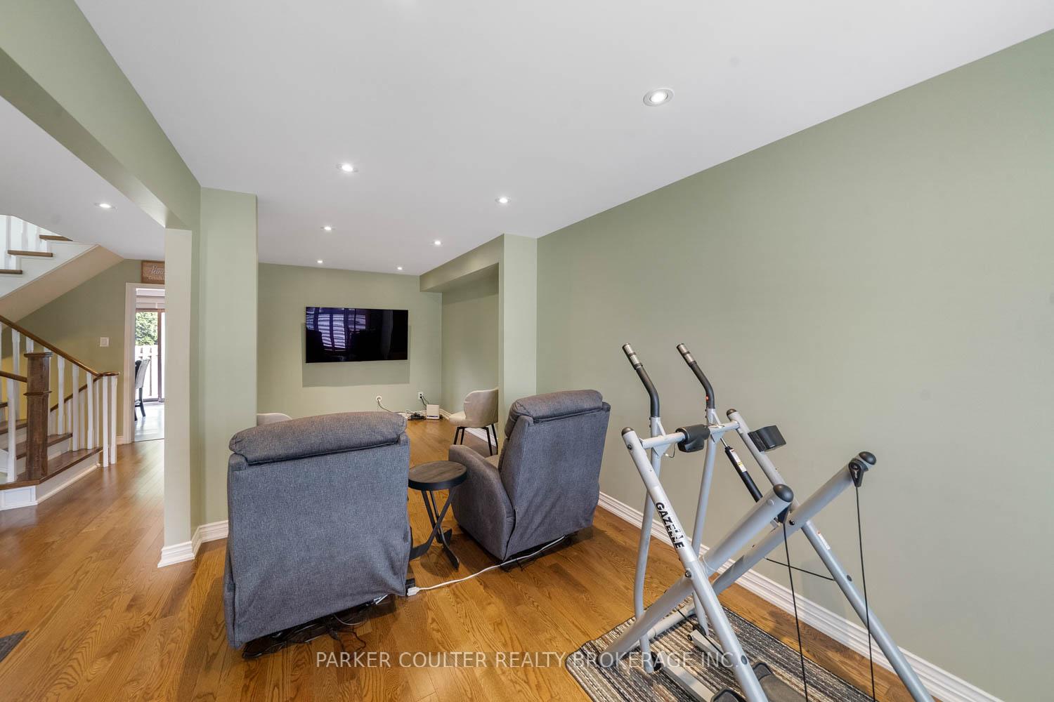Photo 6 of 889 White Ash Drive, Whitby, Williamsburg — HOMEH