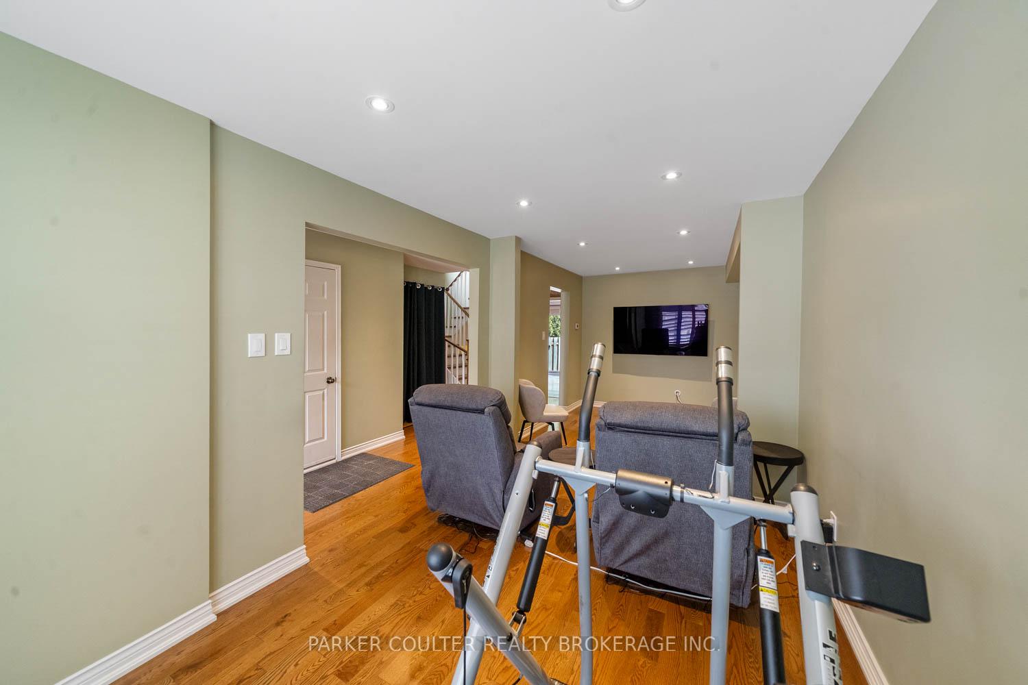 Photo 7 of 889 White Ash Drive, Whitby, Williamsburg — HOMEH