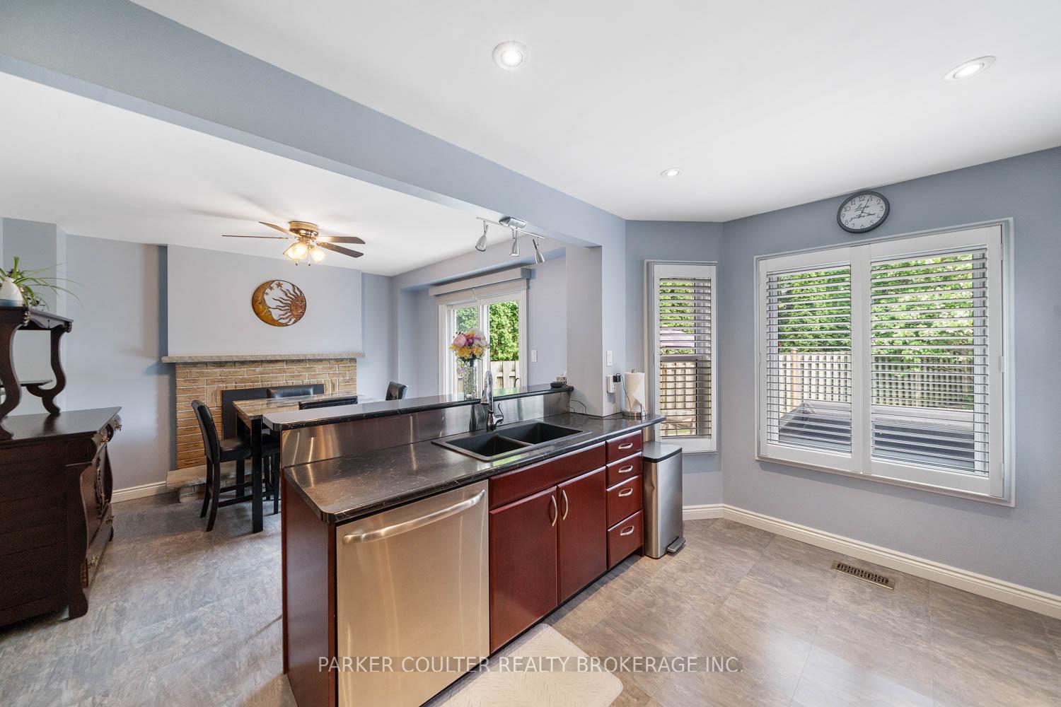 Photo 11 of 889 White Ash Drive, Whitby, Williamsburg — HOMEH