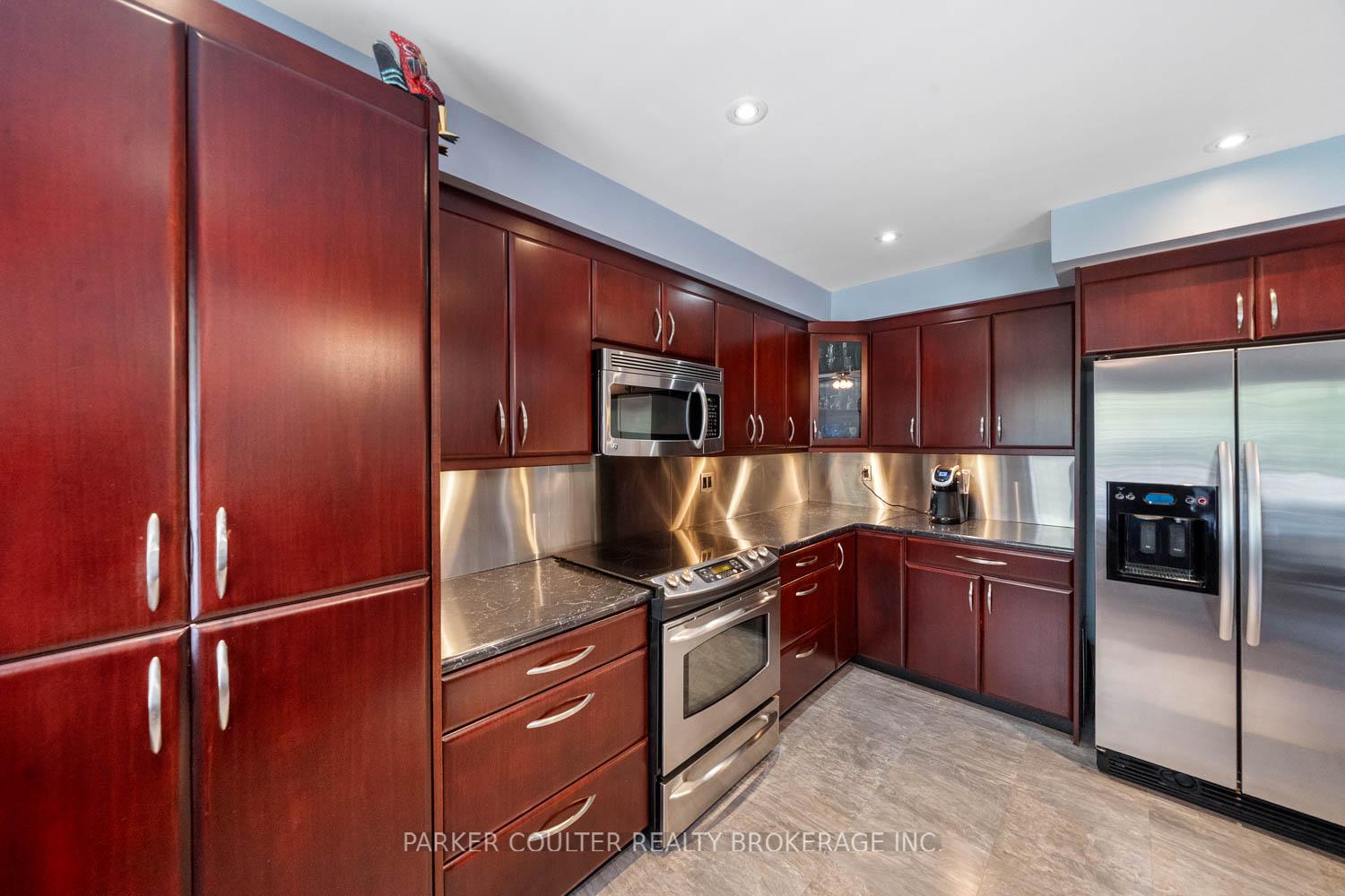 Photo 13 of 889 White Ash Drive, Whitby, Williamsburg — HOMEH