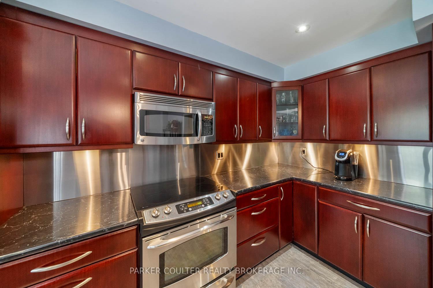 Photo 14 of 889 White Ash Drive, Whitby, Williamsburg — HOMEH