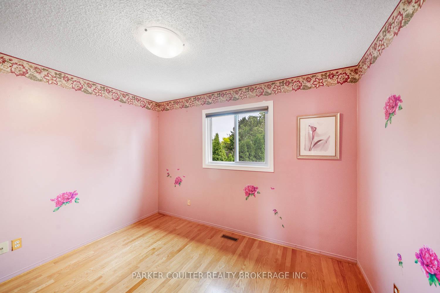 Photo 17 of 889 White Ash Drive, Whitby, Williamsburg — HOMEH