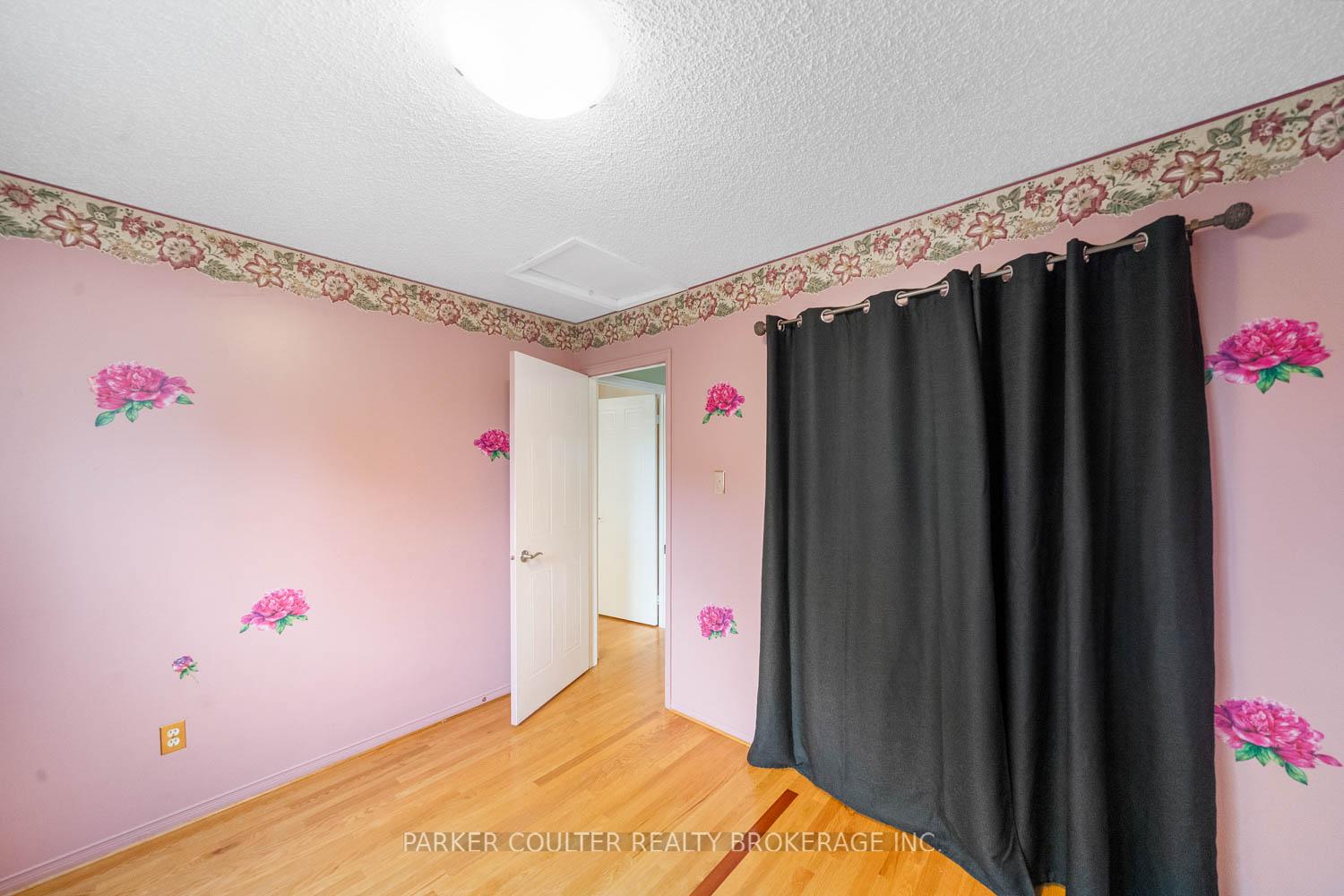 Photo 18 of 889 White Ash Drive, Whitby, Williamsburg — HOMEH