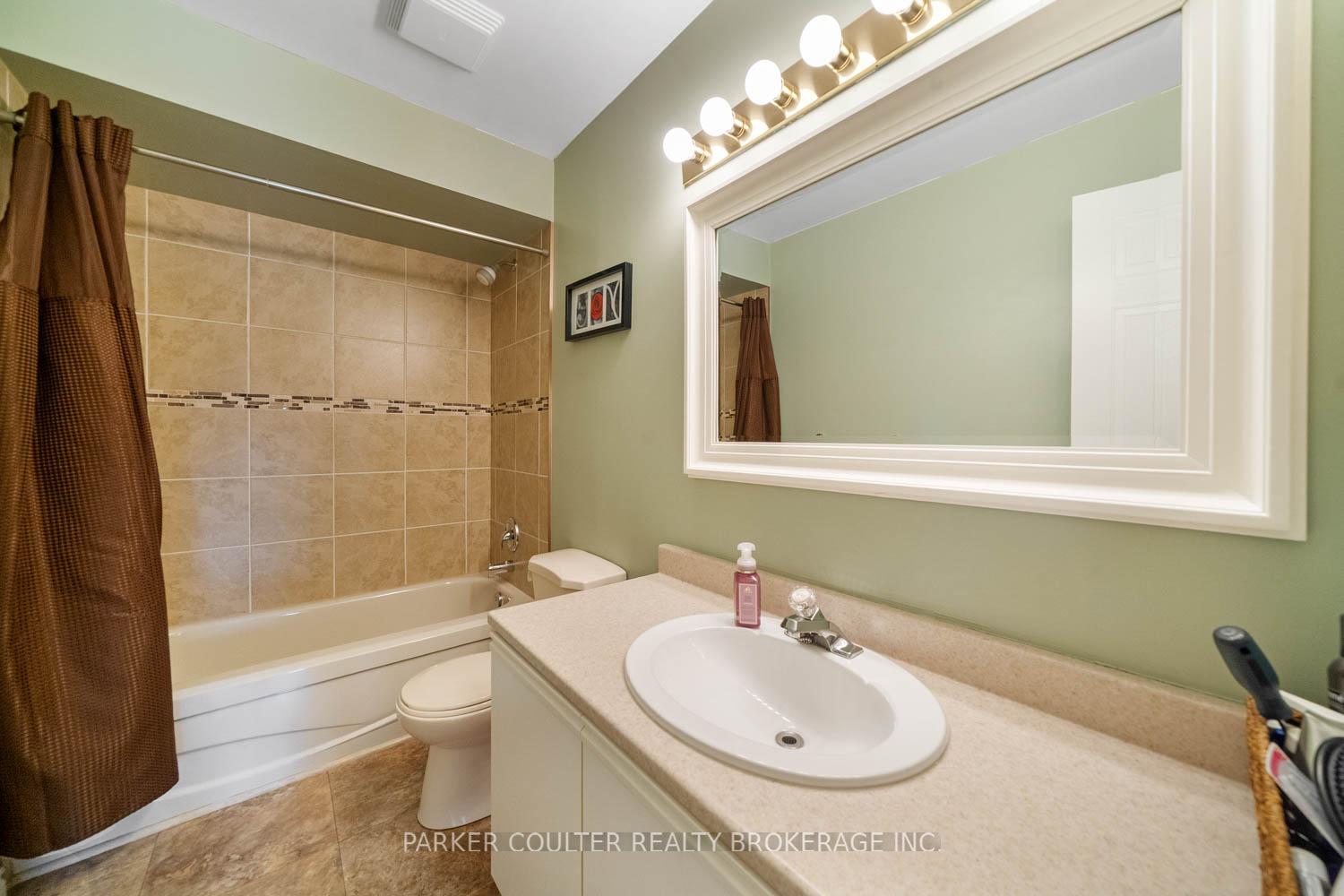 Photo 19 of 889 White Ash Drive, Whitby, Williamsburg — HOMEH