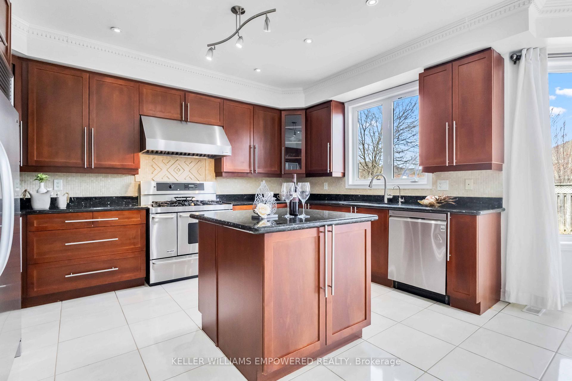 Photo 18 of 74 Twin Streams Road, Whitby, Williamsburg — HOMEH