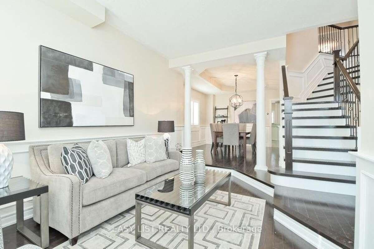 Photo 2 of 39 Elder Crescent, Whitby, Brooklin — HOMEH