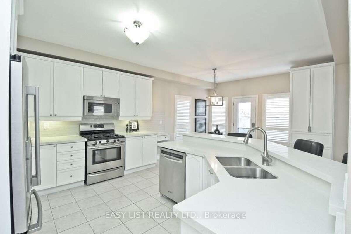 Photo 7 of 39 Elder Crescent, Whitby, Brooklin — HOMEH