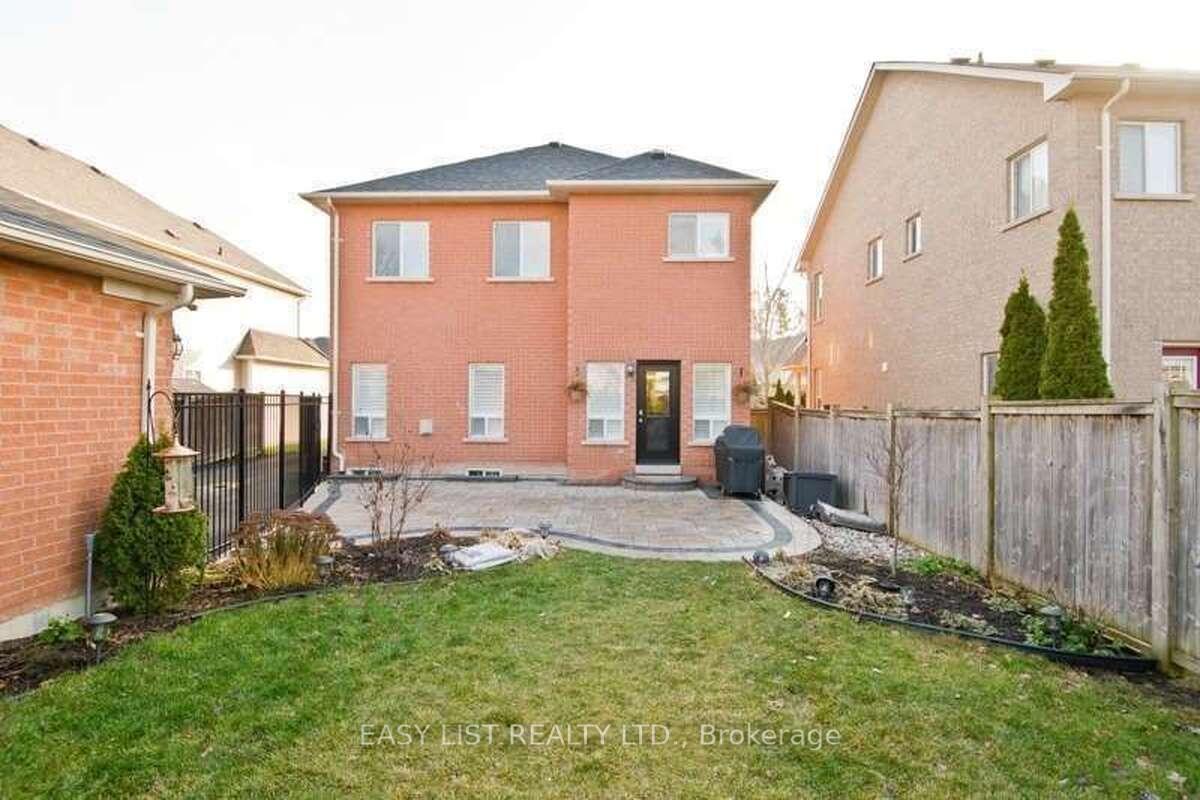 Photo 16 of 39 Elder Crescent, Whitby, Brooklin — HOMEH