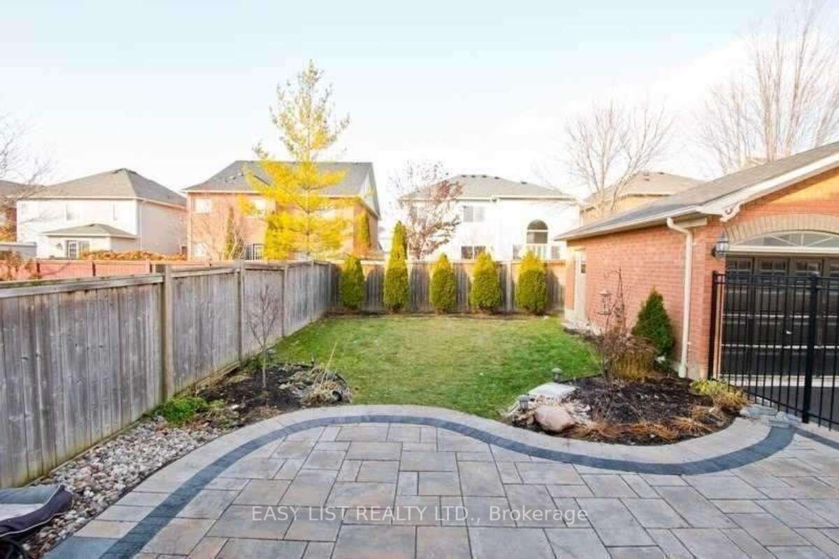 Photo 17 of 39 Elder Crescent, Whitby, Brooklin — HOMEH