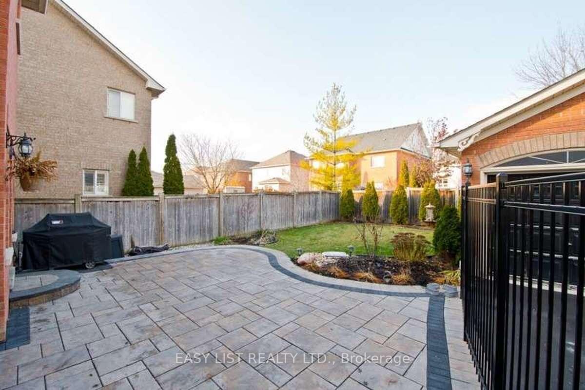 Photo 18 of 39 Elder Crescent, Whitby, Brooklin — HOMEH