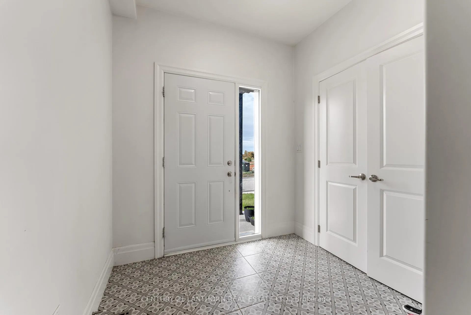 Photo 3 of 25 Beasley Crescent, Prince Edward County, Hallowell Ward — HOMEH