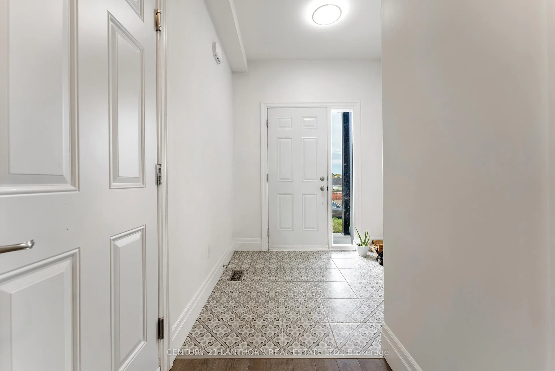 Photo 4 of 25 Beasley Crescent, Prince Edward County, Hallowell Ward — HOMEH