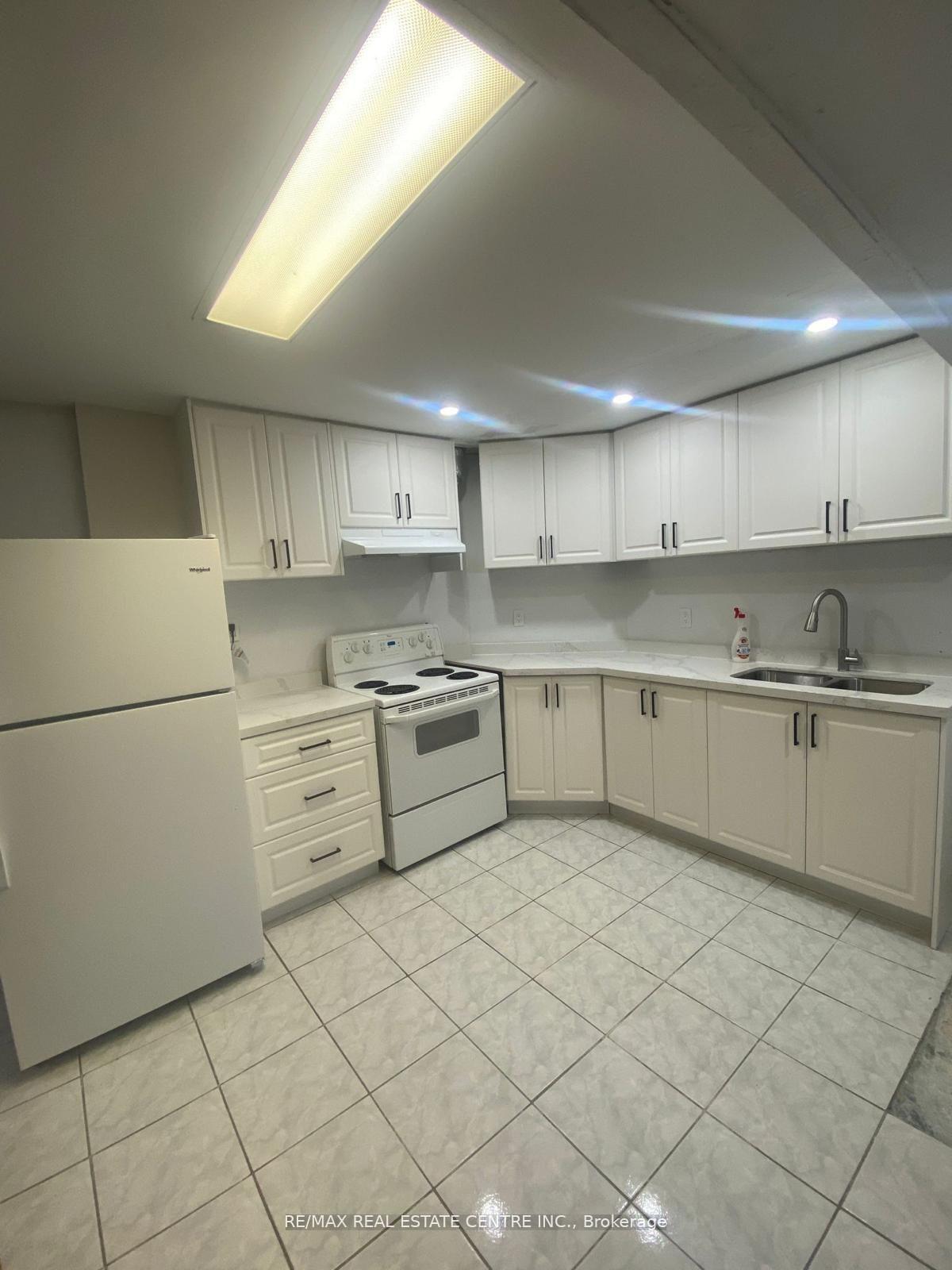 Photo 2 of 100 Roxana Avenue, Vaughan, West Woodbridge — HOMEH