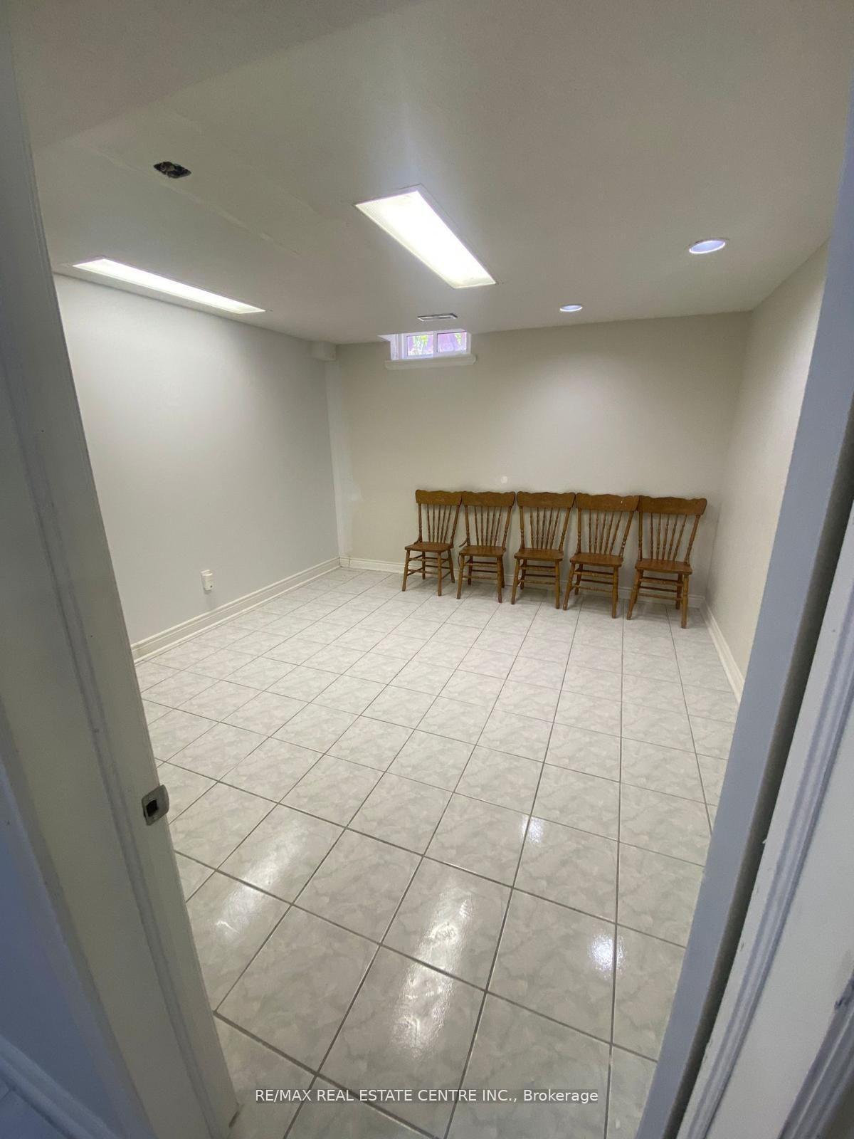 Photo 3 of 100 Roxana Avenue, Vaughan, West Woodbridge — HOMEH
