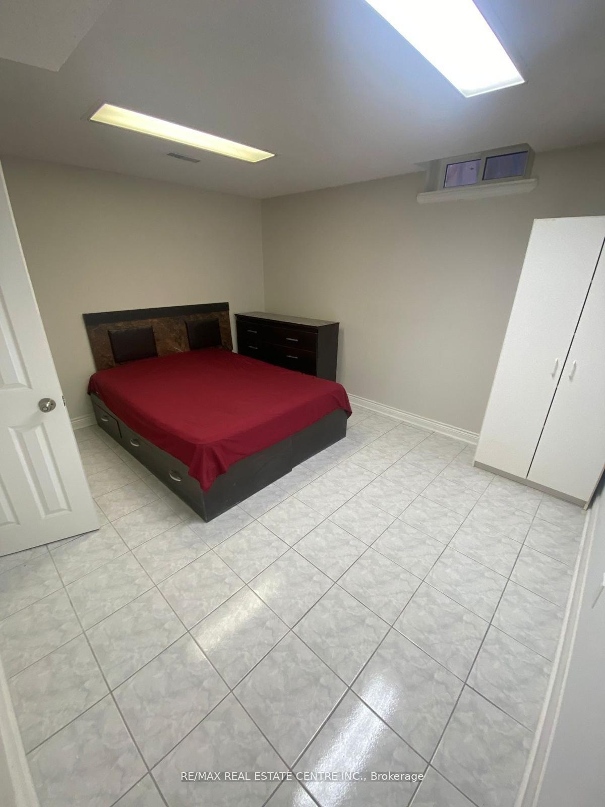 Photo 4 of 100 Roxana Avenue, Vaughan, West Woodbridge — HOMEH