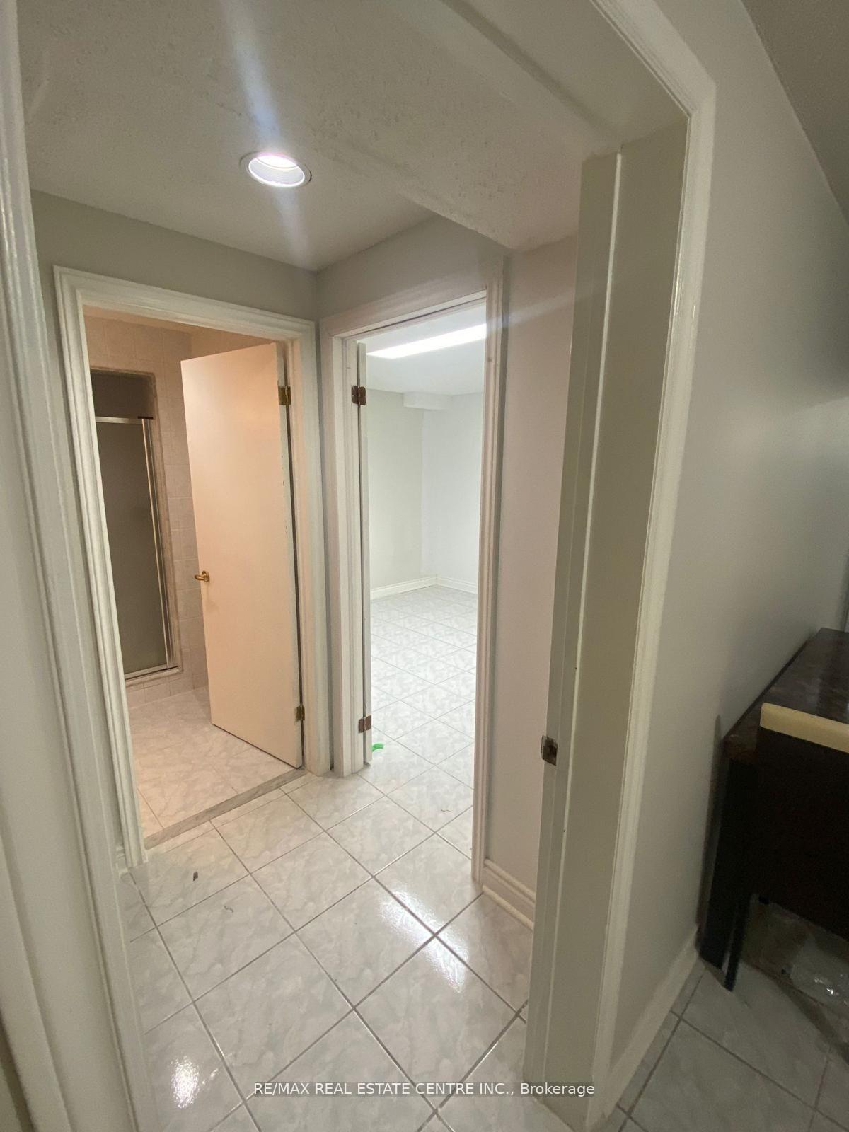 Photo 5 of 100 Roxana Avenue, Vaughan, West Woodbridge — HOMEH