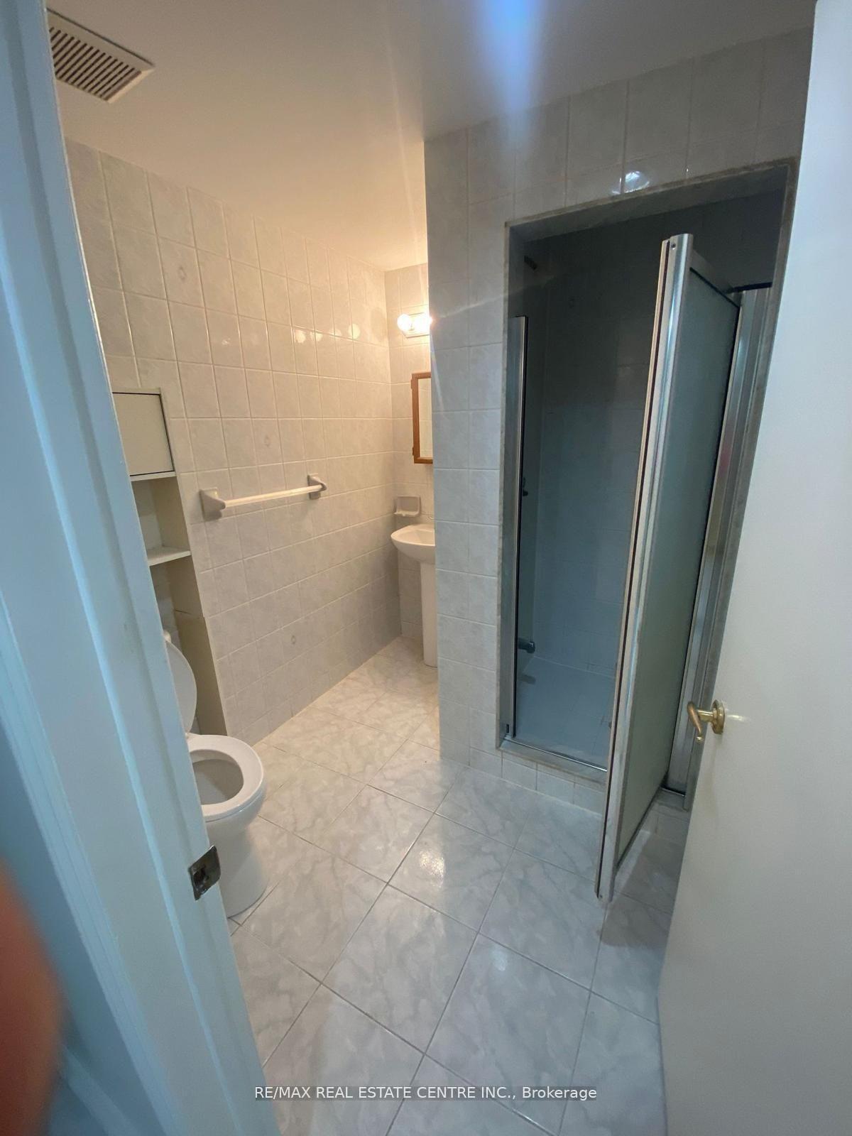 Photo 6 of 100 Roxana Avenue, Vaughan, West Woodbridge — HOMEH