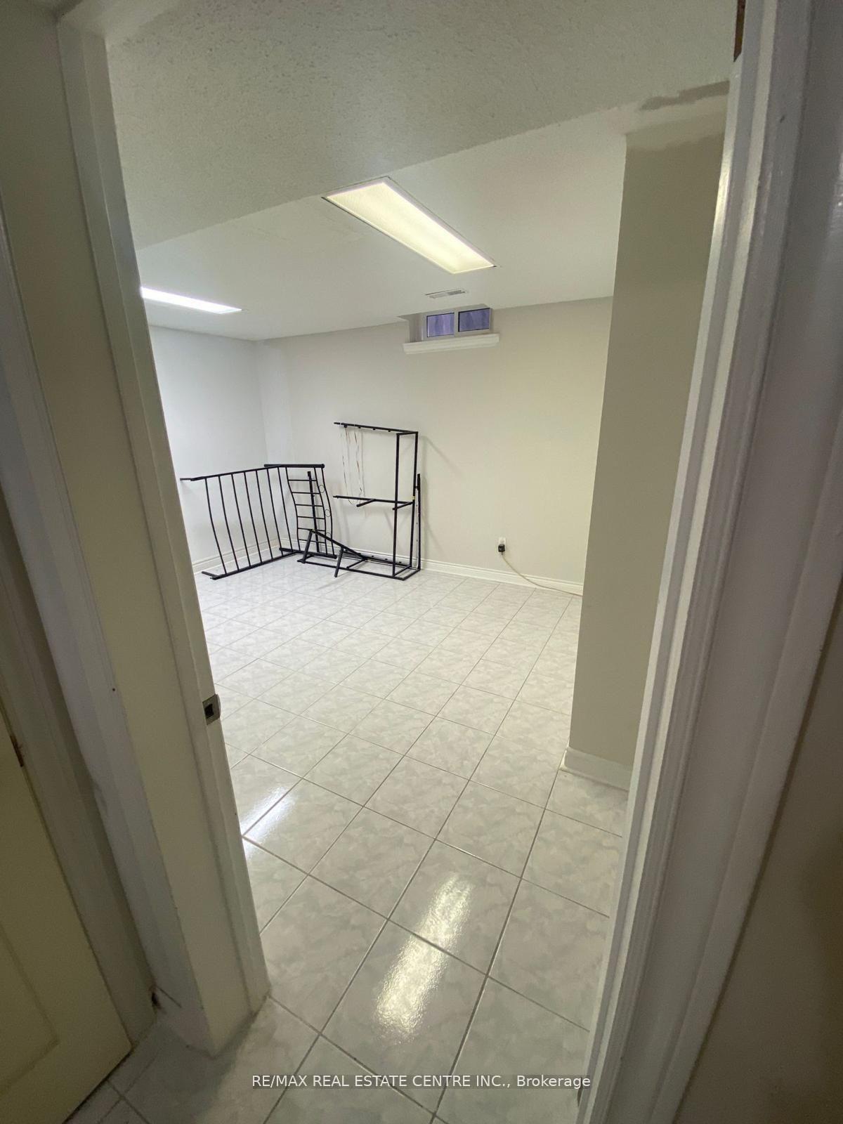 Photo 7 of 100 Roxana Avenue, Vaughan, West Woodbridge — HOMEH