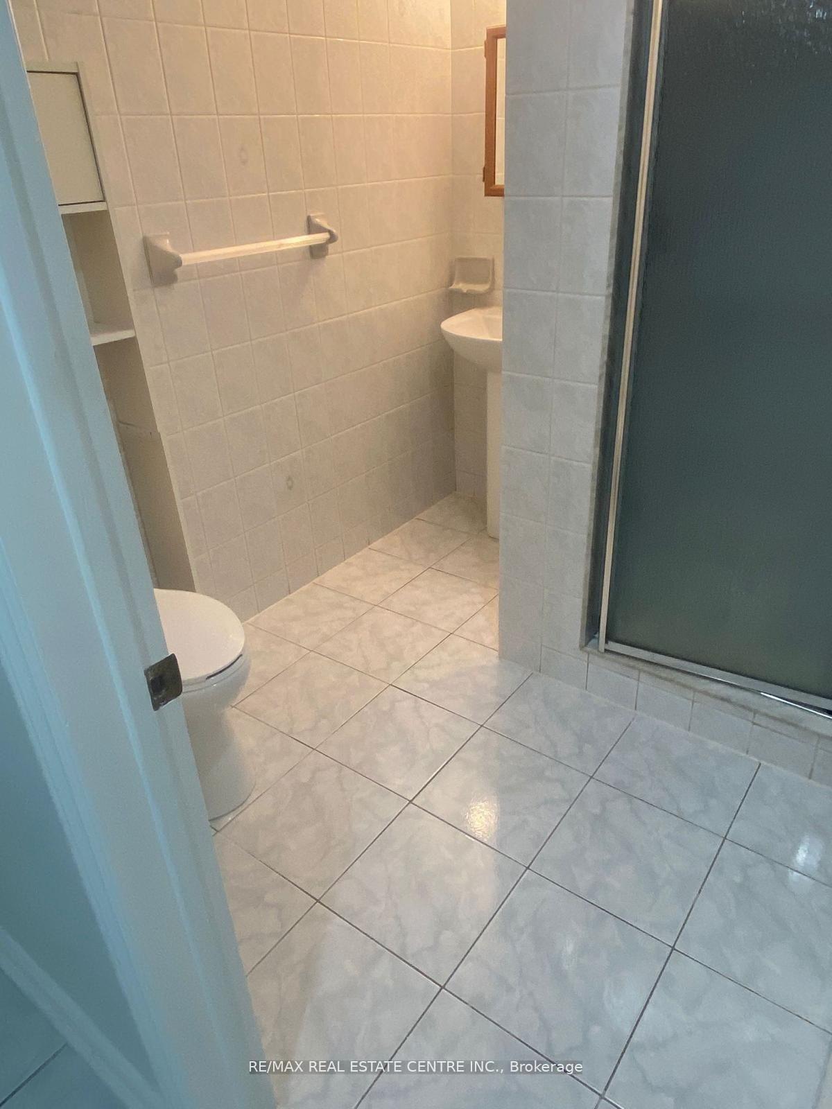 Photo 8 of 100 Roxana Avenue, Vaughan, West Woodbridge — HOMEH