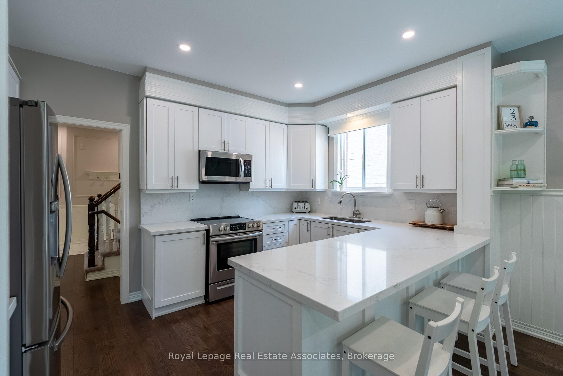 Photo 9 of 11 Cody Avenue, Whitby, Brooklin — HOMEH