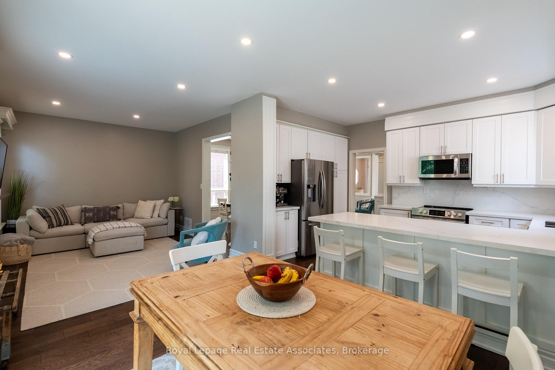 Photo 13 of 11 Cody Avenue, Whitby, Brooklin — HOMEH