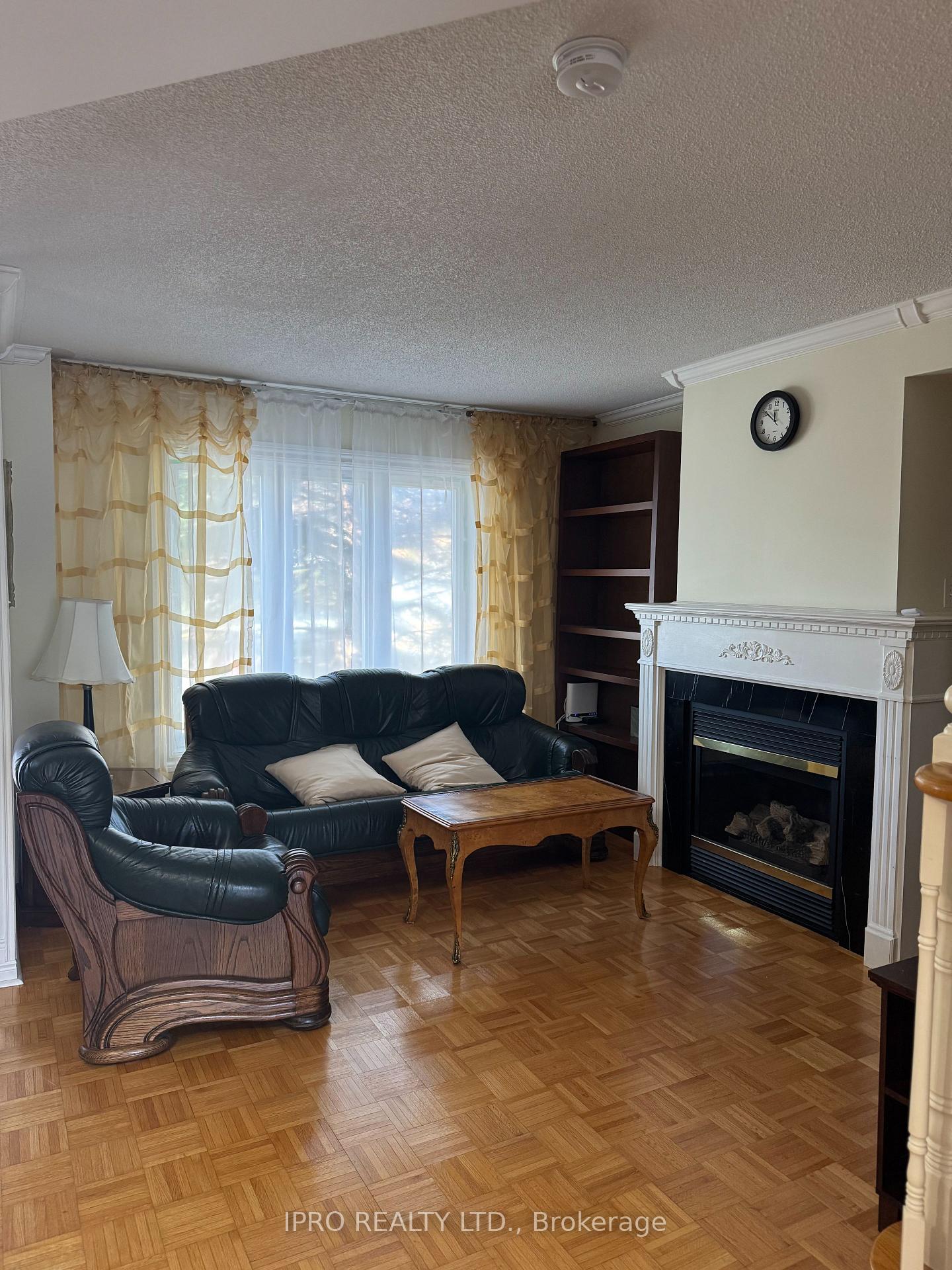 Photo 2 of 49 Forest Run Boulevard, Vaughan, Concord — HOMEH