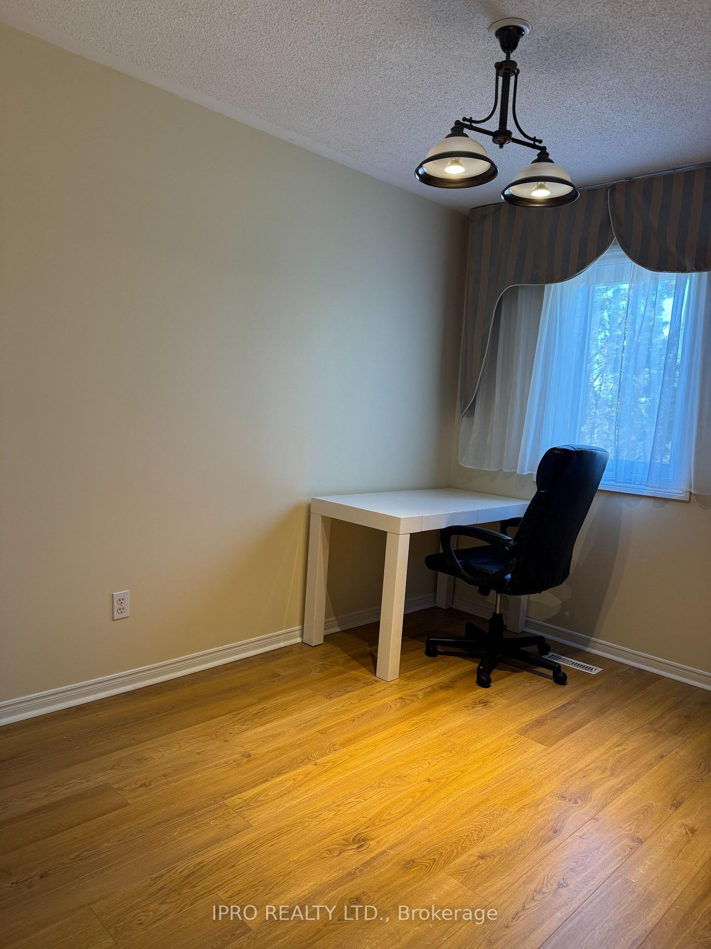 Photo 6 of 49 Forest Run Boulevard, Vaughan, Concord — HOMEH