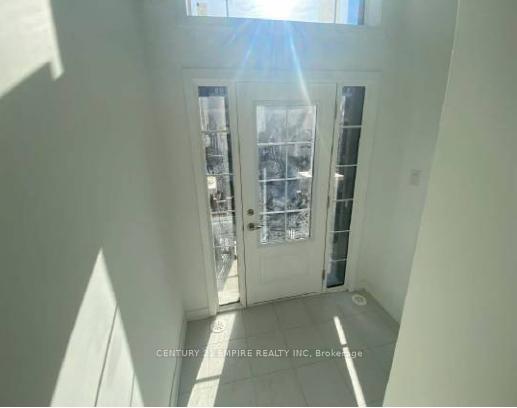 Photo 4 of 39 Selfridge Way, Whitby, Downtown Whitby — HOMEH