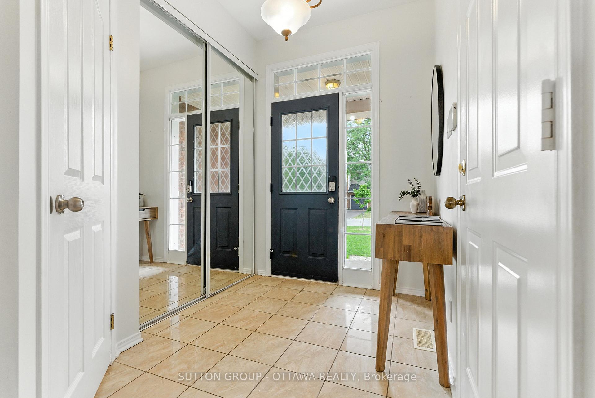 Photo 3 of 4430 Wildmint Square, Ottawa, Riverside South/Gloucester Glen — HOMEH