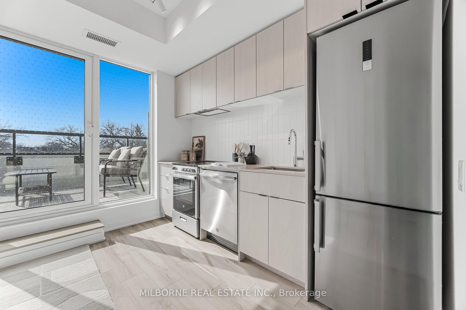 Photo 3 of Unit 508, 1660 Bloor St W, Toronto, High Park North — HOMEH