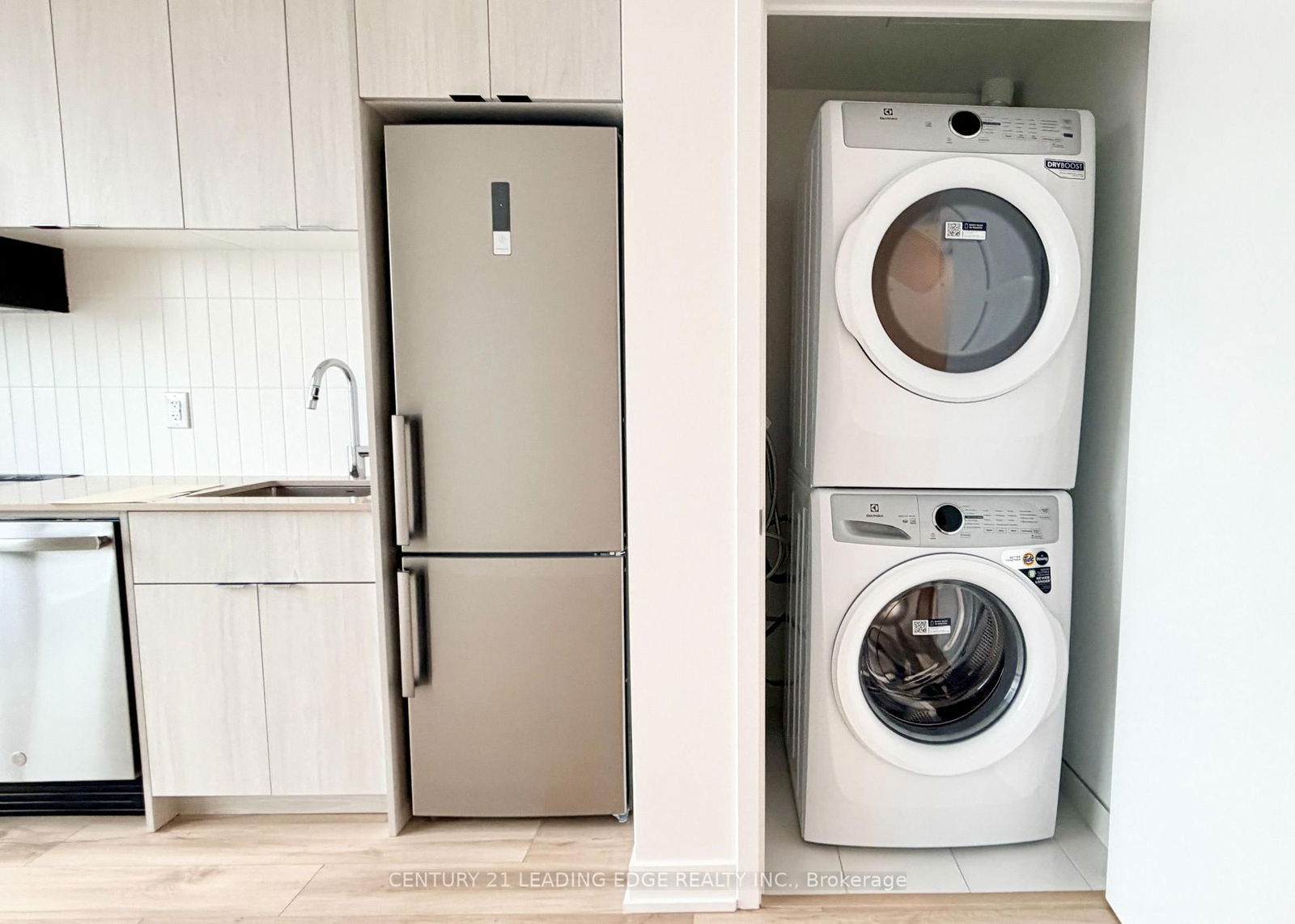 Photo 5 of Unit 706, 1660 Bloor St W, Toronto, High Park North — HOMEH