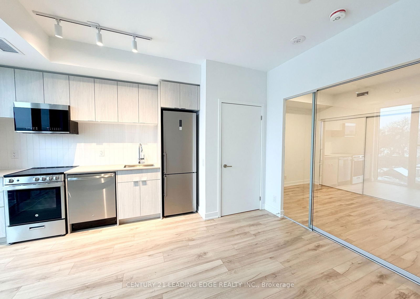 Photo 7 of Unit 706, 1660 Bloor St W, Toronto, High Park North — HOMEH
