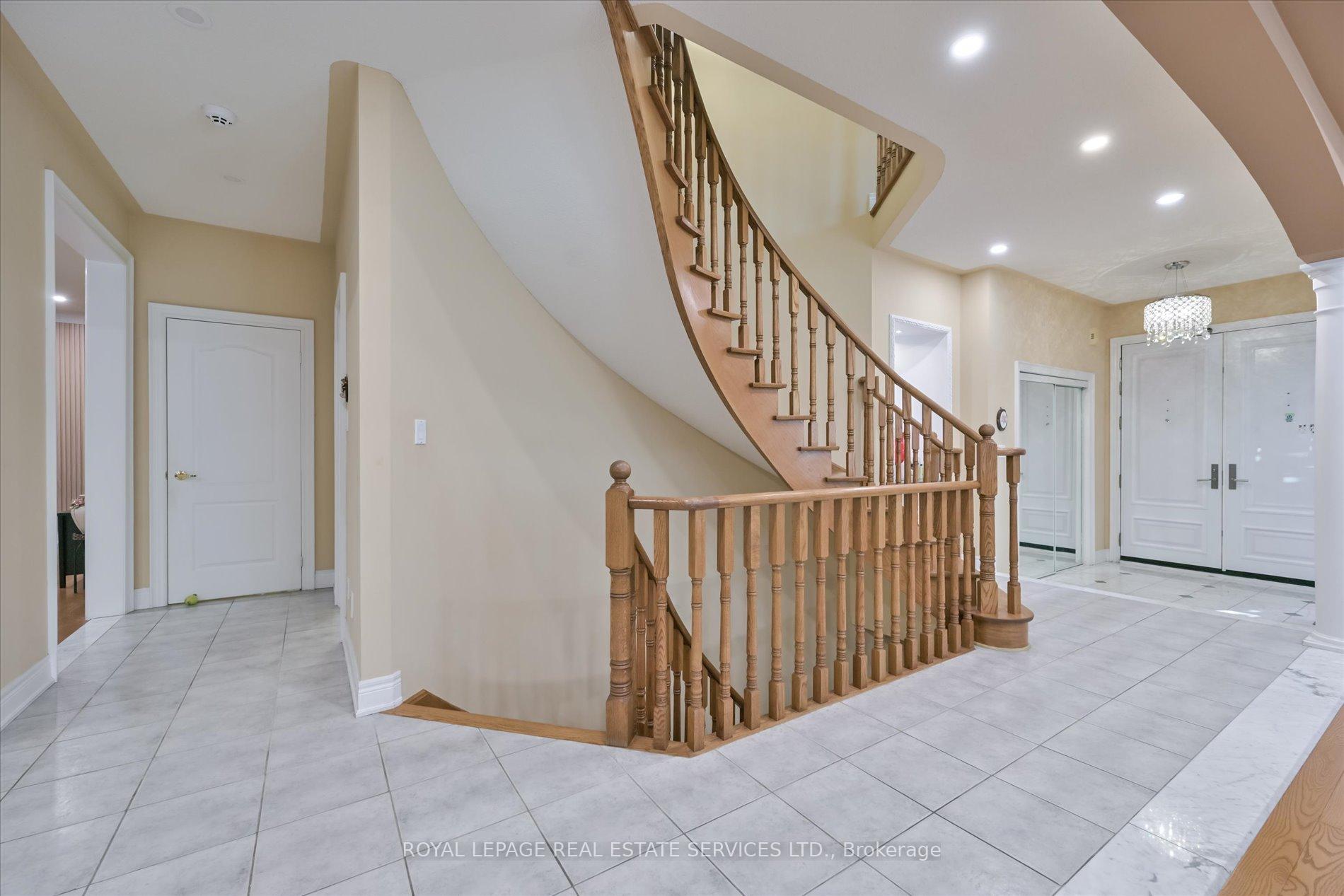 Photo 7 of 95 Loudon Crescent, Vaughan, Beverley Glen — HOMEH