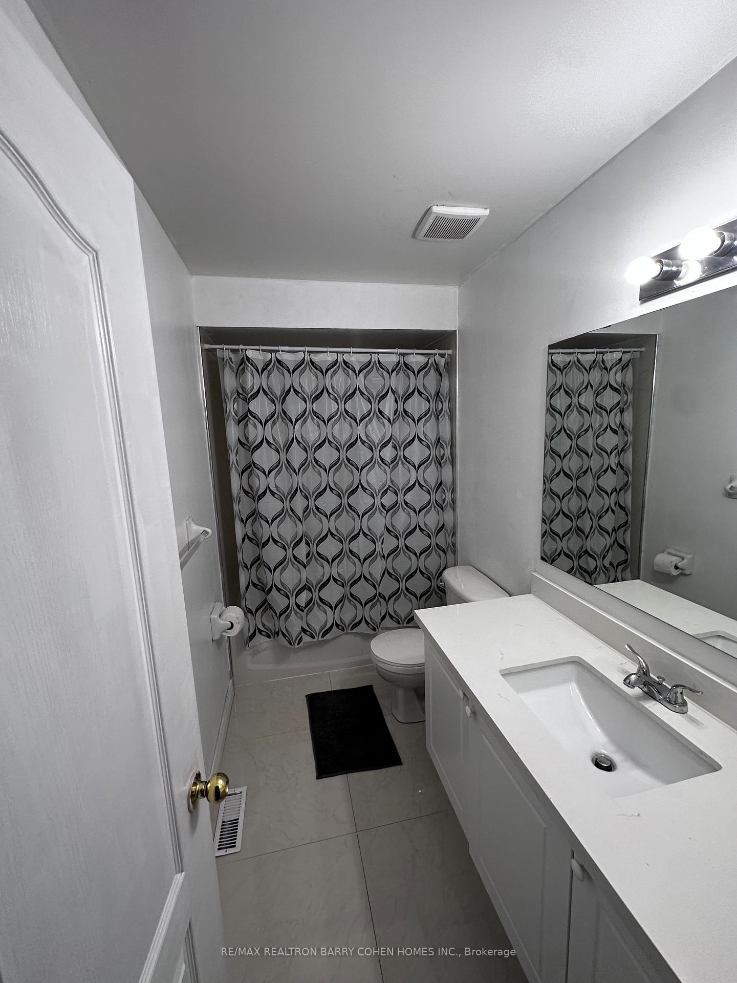 Photo 13 of 256 Willowbrook Drive E, Whitby, Pringle Creek — HOMEH
