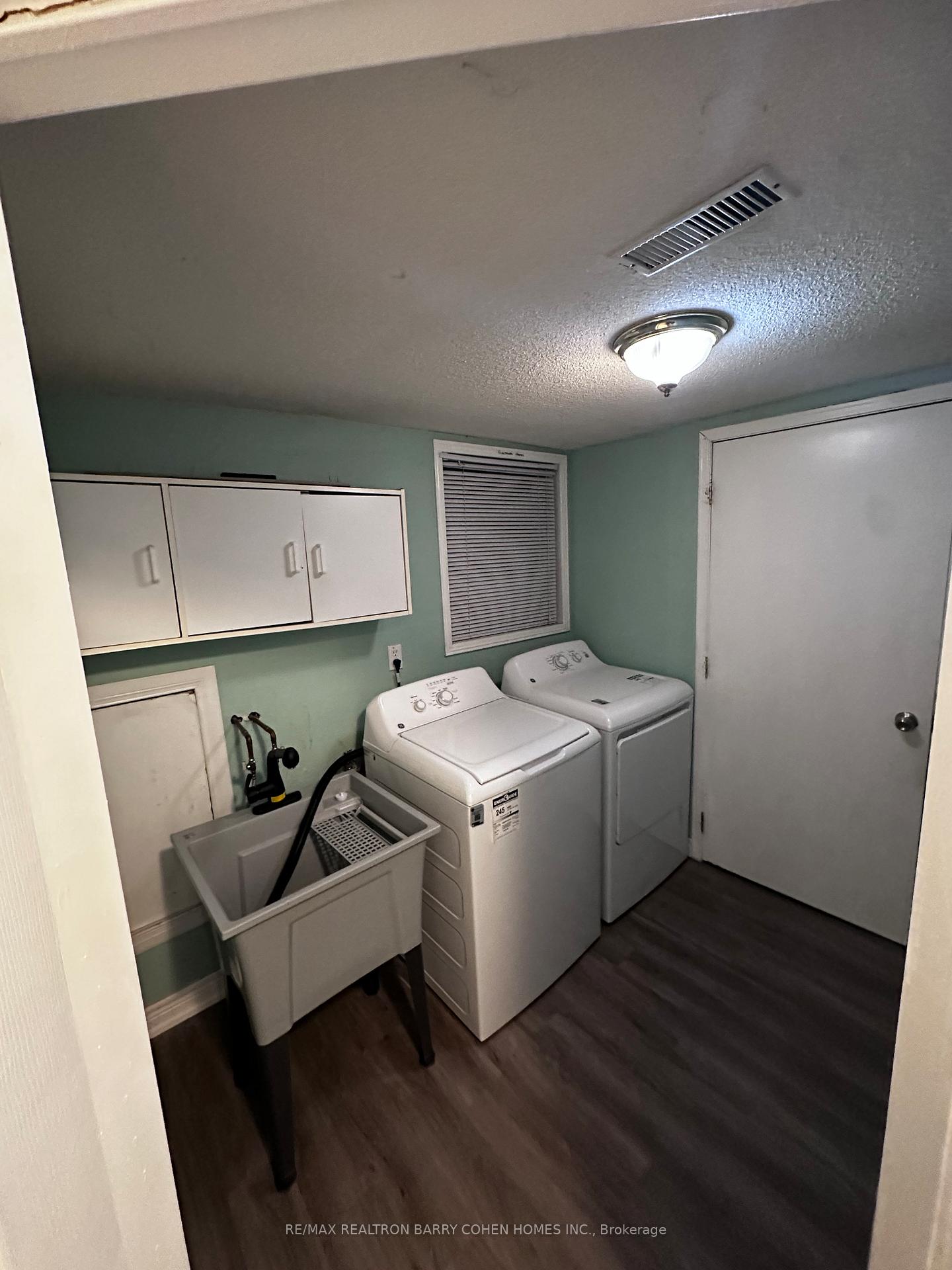 Photo 17 of 256 Willowbrook Drive E, Whitby, Pringle Creek — HOMEH