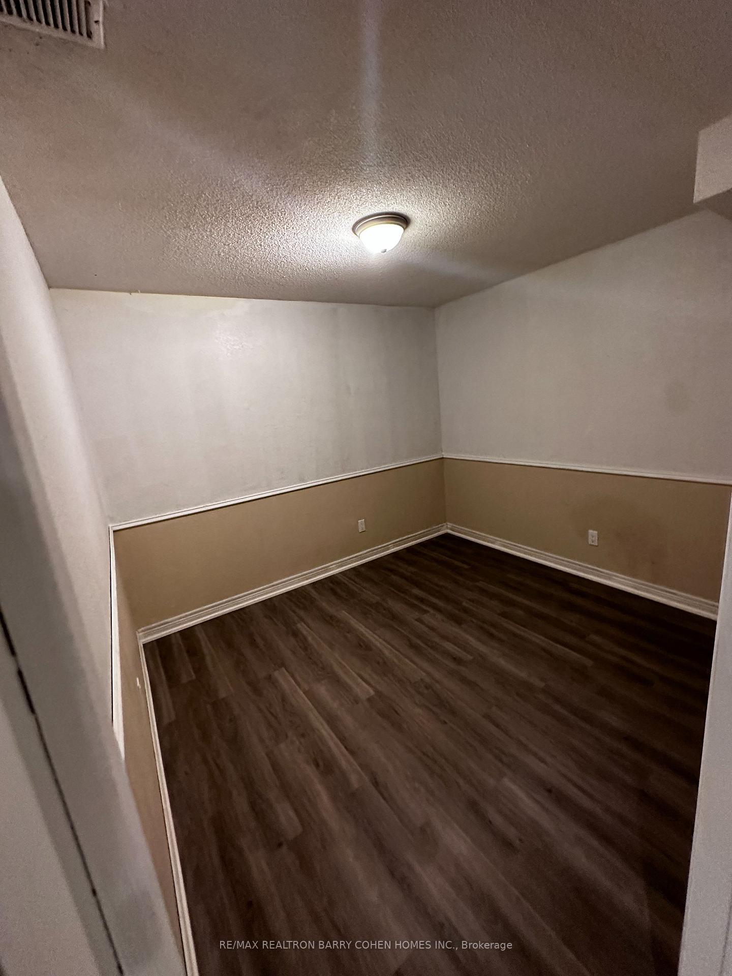 Photo 18 of 256 Willowbrook Drive E, Whitby, Pringle Creek — HOMEH