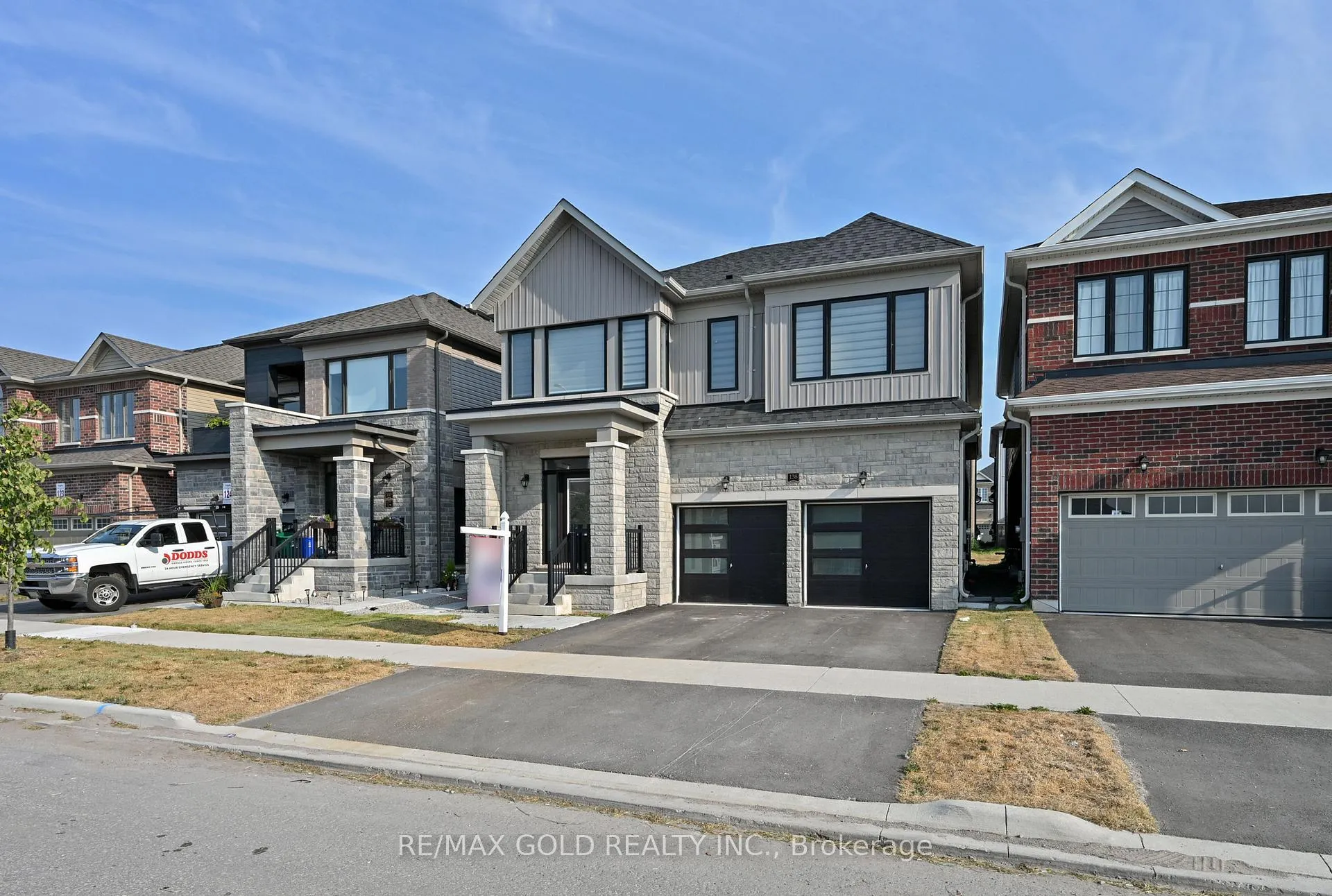 Photo 2 of 138 Nottingham Road, Barrie, Rural Barrie Southeast — HOMEH