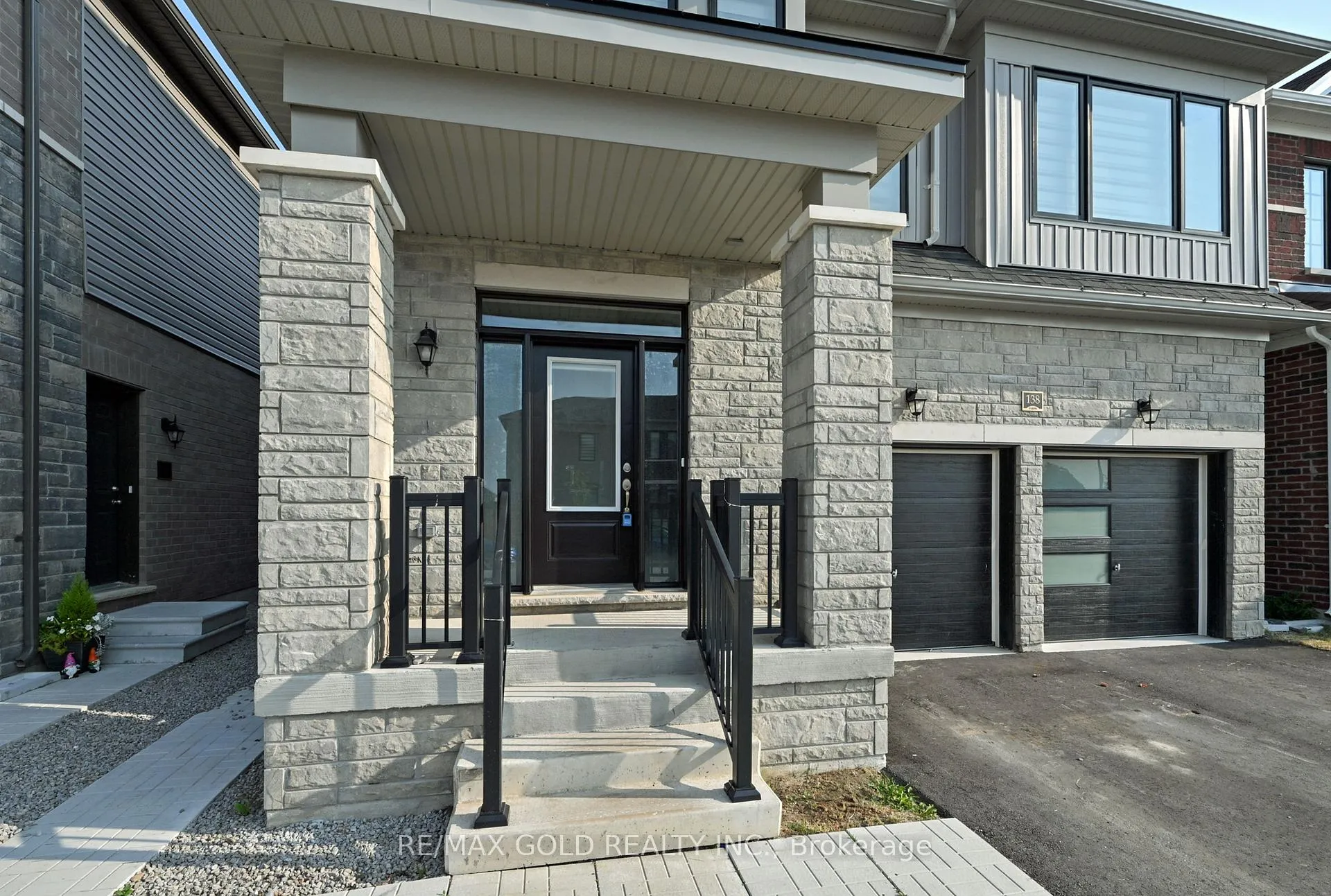 Photo 3 of 138 Nottingham Road, Barrie, Rural Barrie Southeast — HOMEH