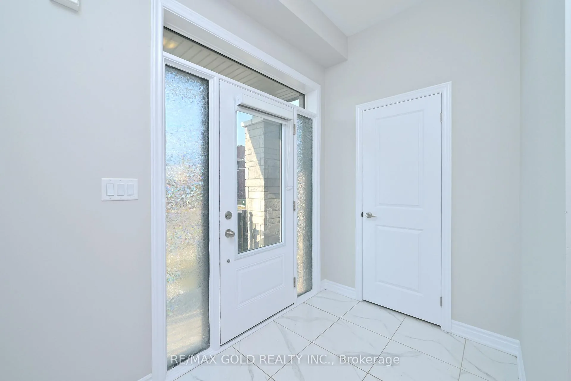 Photo 4 of 138 Nottingham Road, Barrie, Rural Barrie Southeast — HOMEH