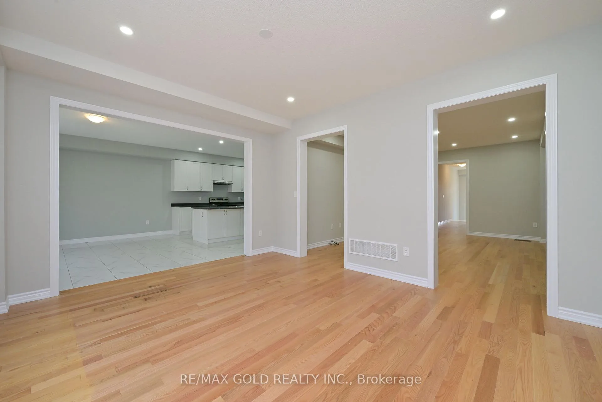 Photo 12 of 138 Nottingham Road, Barrie, Rural Barrie Southeast — HOMEH