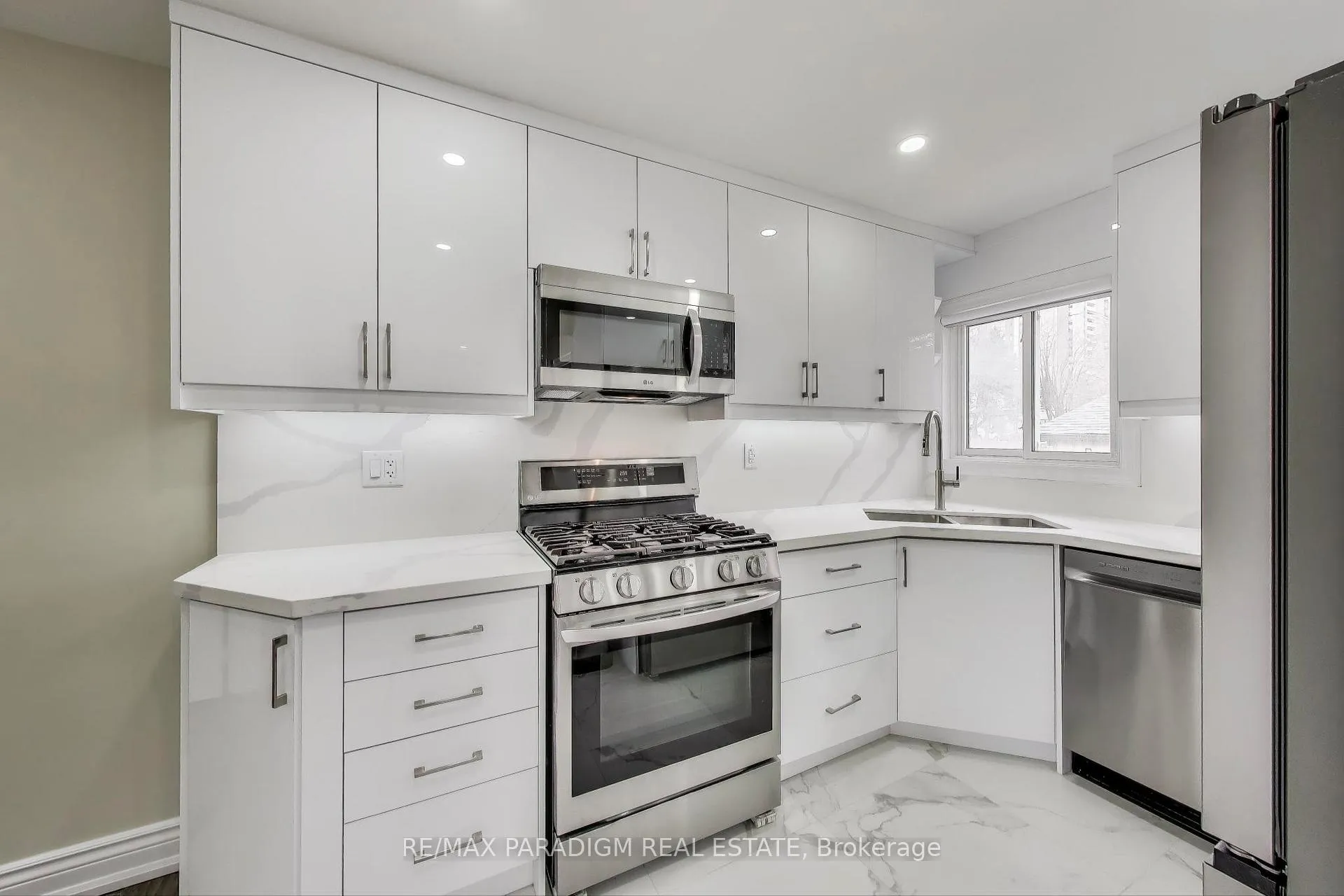 Photo 6 of Unit UPPER, 36 Rideout Street, Ajax, South East — HOMEH