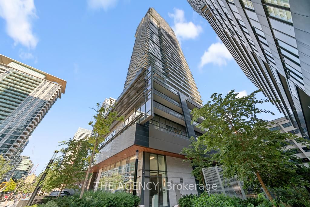 Front of Unit 4506, 39 Roehampton Ave