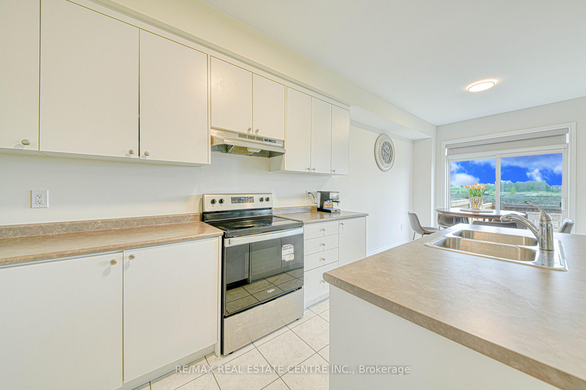 Photo 18 of 34 Peter Hogg Court, Whitby, Rural Whitby — HOMEH