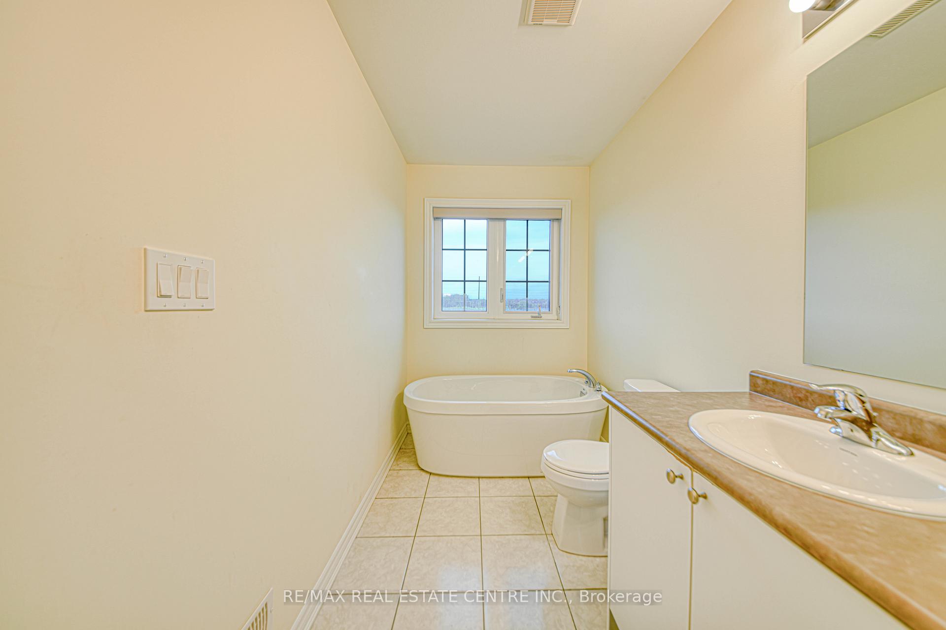 Photo 35 of 34 Peter Hogg Court, Whitby, Rural Whitby — HOMEH
