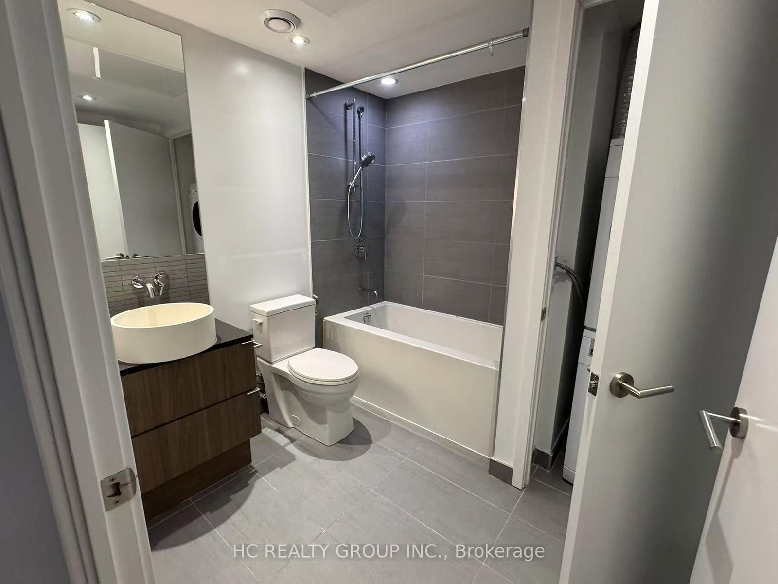 Photo 6 of Unit 3606, 161 Roehampton Ave, Toronto, Mount Pleasant East — HOMEH