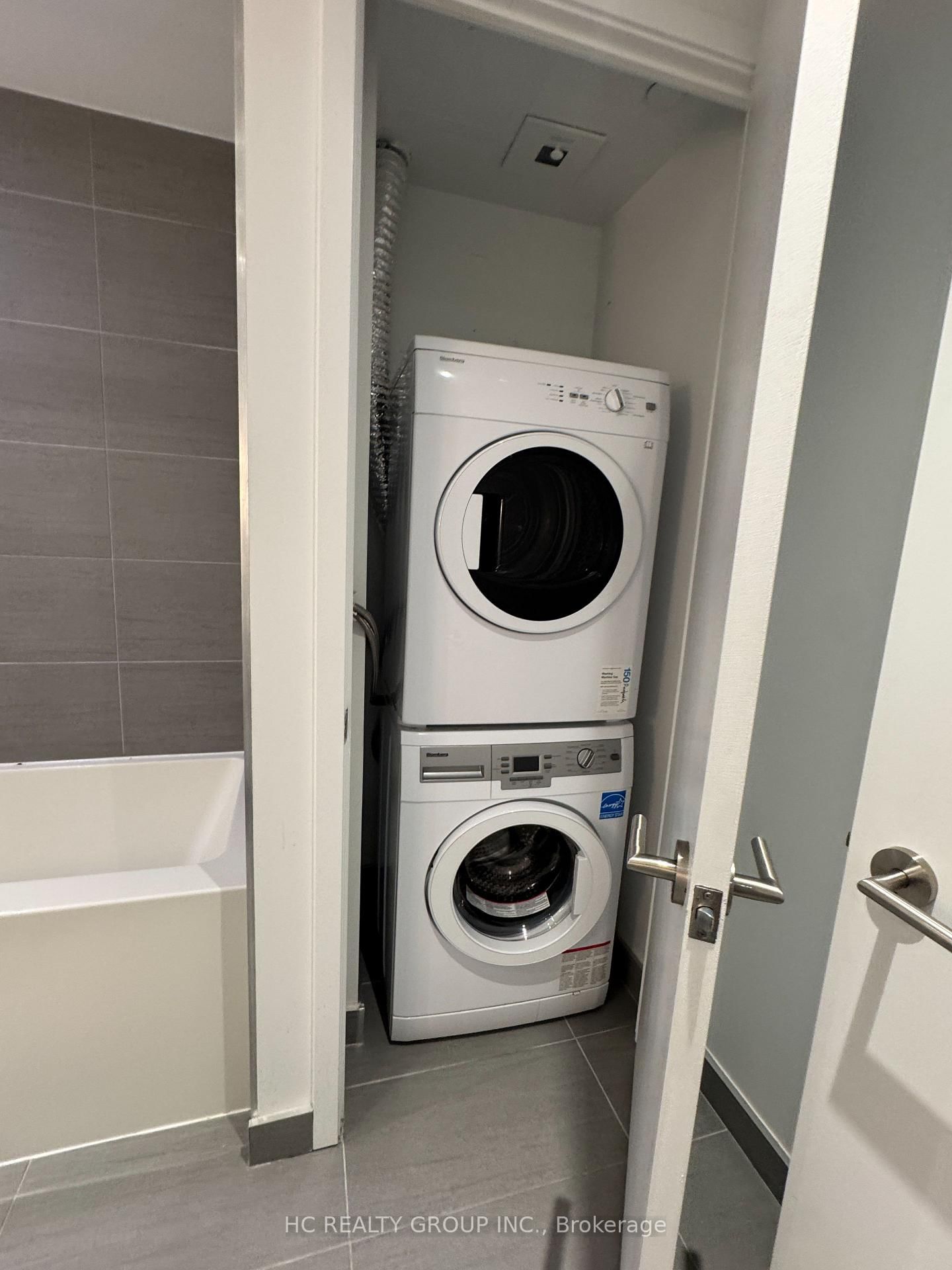 Photo 5 of Unit 3606, 161 Roehampton Ave, Toronto, Mount Pleasant East — HOMEH
