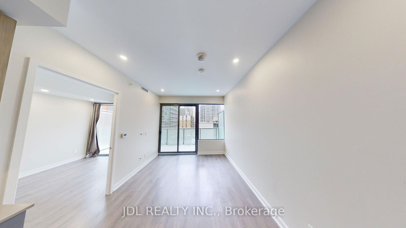 Photo 3 of Unit 703, 161 Roehampton Ave, Toronto, Mount Pleasant West — HOMEH