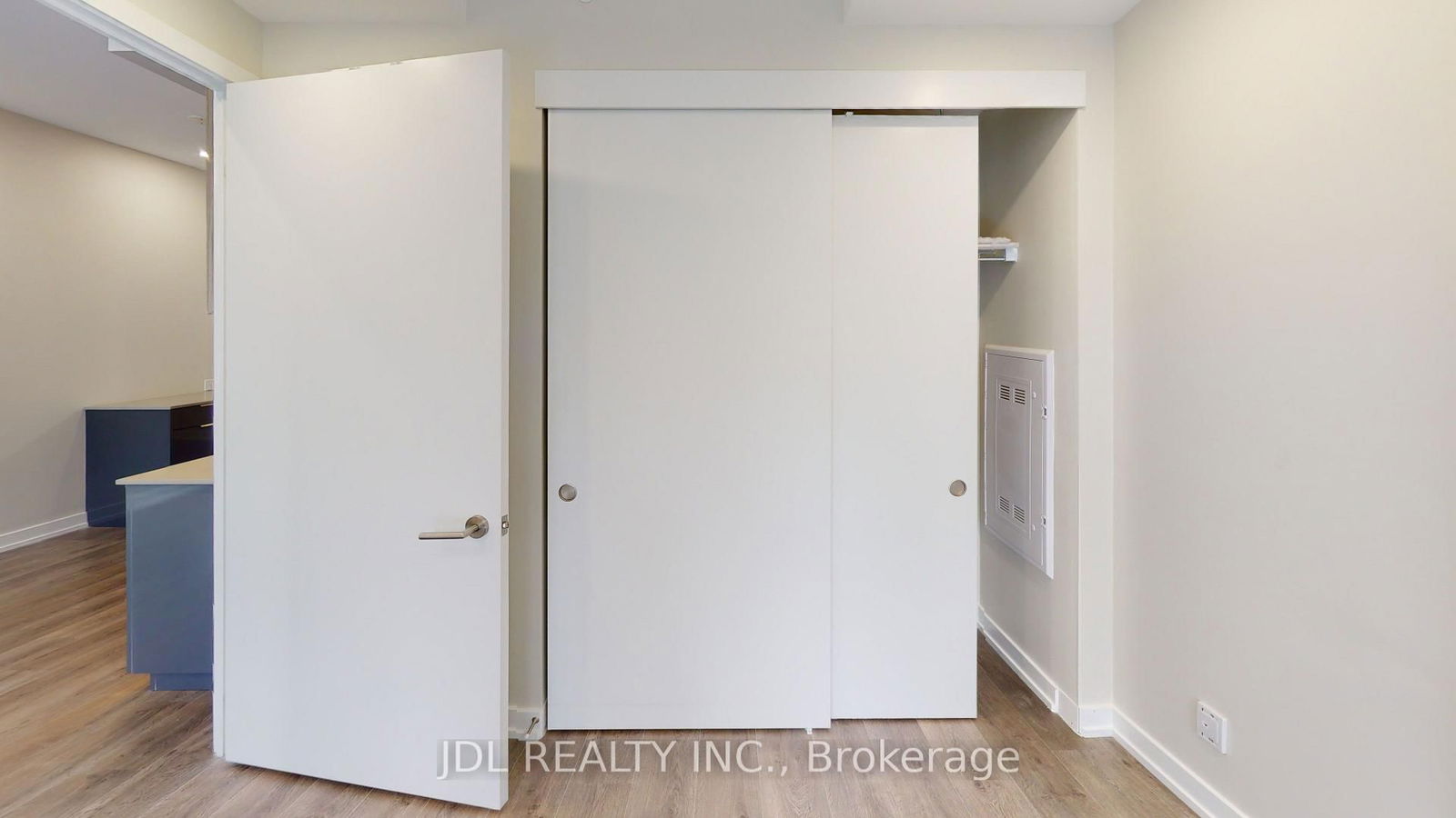Photo 6 of Unit 703, 161 Roehampton Ave, Toronto, Mount Pleasant West — HOMEH