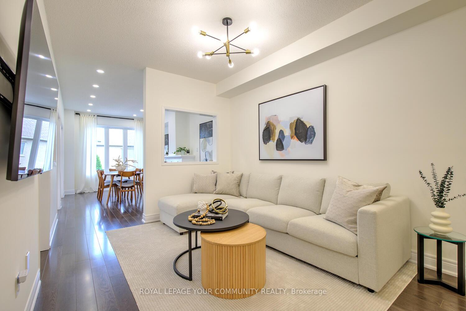 Photo 8 of 45 Catalpa Crescent, Vaughan, Patterson — HOMEH